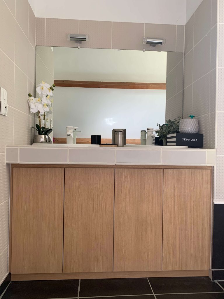 Agencement de salle de bain en placage chêne à Lévis-Saint-Nom