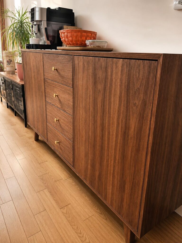 Mobilier placage noyer massif sur mesure Ile de France
